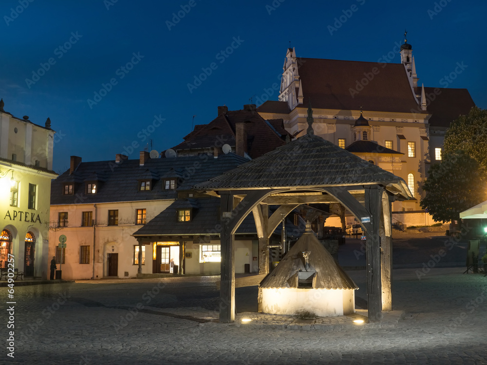 Kazimierz Dolny town square by night - obrazy, fototapety, plakaty 