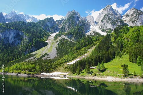 Board z aluminiowym obramowaniem Widok z alpejskiego jeziora gosausee, austriackich Alpach