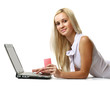 © lenets_tan - A woman with a laptop and a credit card, lying on the floor