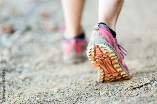 Board z aluminiowym obramowaniem Chodzenie lub bieganie, buty sportowe