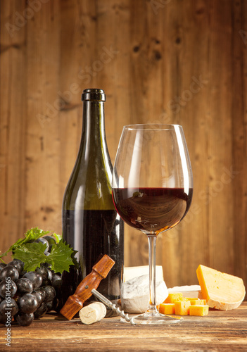 Naklejka - mata magnetyczna na lodówkę Wine still life on wooden planks