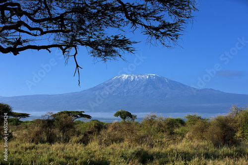 Tapeta ścienna Śnieg na szczycie góry kilimandżaro w amboseli