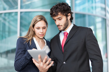 Canvas Print - Business people using a tablet