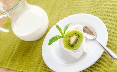 Sticker - Pavlova meringue with kiwifruit slices