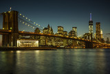 Fototapeta  - Beleuchtete Brooklyn Bridge und Skyline von Manhattan