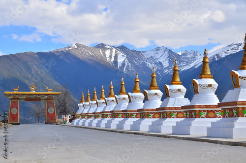 Naklejka samoprzylepna Tybetańska świątynia w prowincji yunnan, Chiny