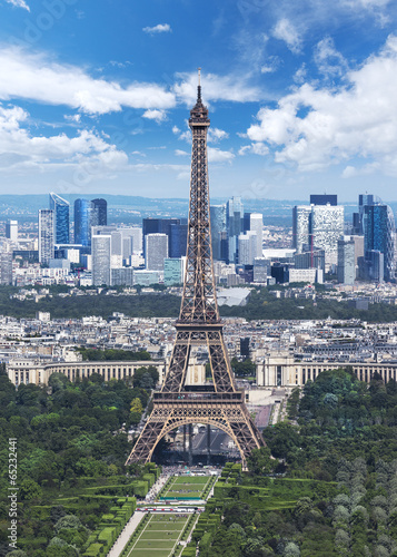 Plakat na papierze fotorealistycznym Wieża Eiffla z Paryża Wieża Montparnasse
