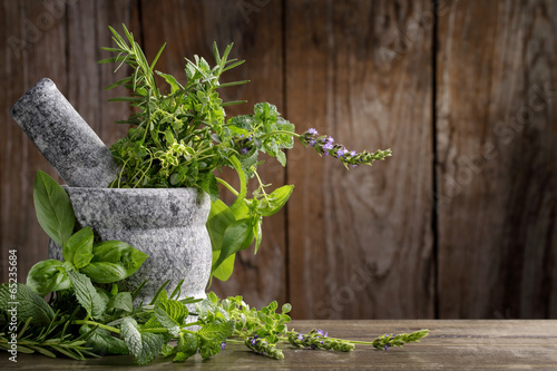 Nowoczesny obraz na płótnie herbs in mortar