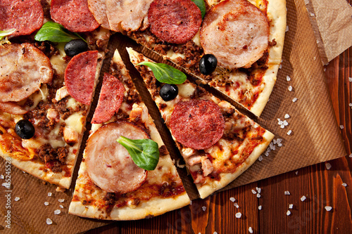Naklejka samoprzylepna Pizza z mięsem
