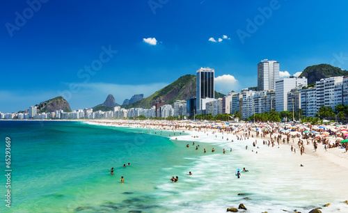 Obrazy Rio De Janeiro  widok-na-plaze-copacabana-w-rio-de-janeiro-w-brazylii