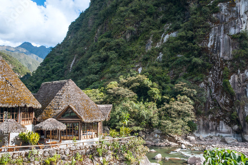 Obraz na płótnie canvas trzyczęściowy "tryptyk" Aguas calientes, miasto u stóp świętego Machu Picchu