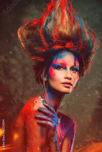 Naklejka na szybę Young woman muse with creative body art and hairdo