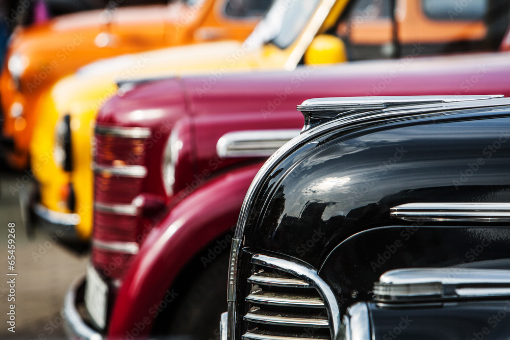 Obraz na płótnie parade of vintage luxury cars w salonie