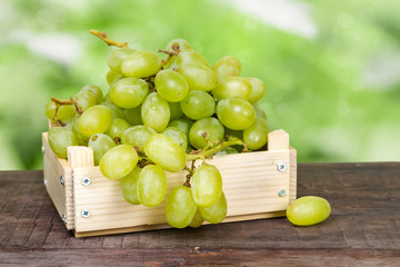 Wall Mural - Wooden box with green grapes