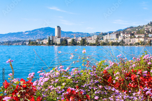 Cuadros en Lienzo View on Montreux coastline from Geneva lake, Switzerland.