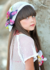 Wall Mural - portrait of little girl on the beach