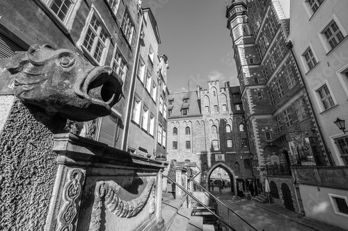 Board z aluminiowym obramowaniem Architektura ulicy mariackiej w gdańsku, polska