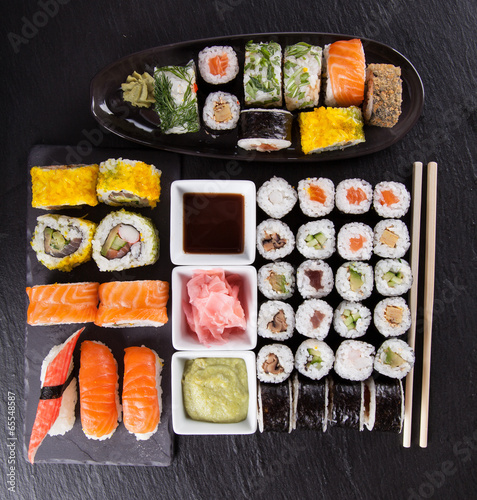 Naklejka samoprzylepna Zestaw sushi japoński owoce morza