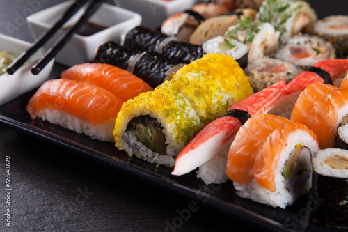 Naklejka samoprzylepna Zestaw sushi japoński owoce morza