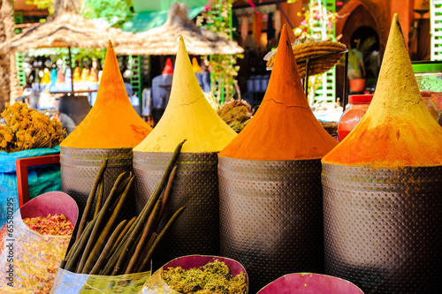 Cuadros en Lienzo Moroccan spice stall in marrakech market, morocco