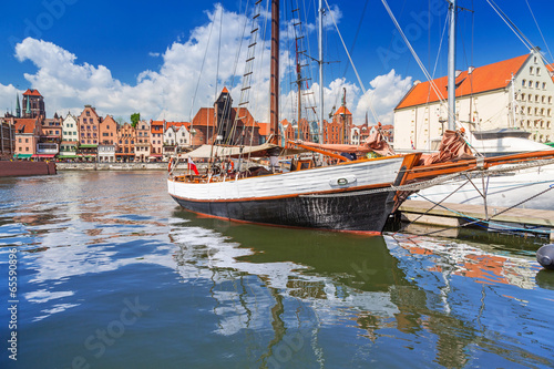 Obraz w ramie Marina at Motlawa river in old town of Gdansk, Poland