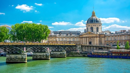 Wall Mural - Pont des arts à Paris et Institut de France à Paris