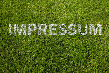 impressum auf rasen
