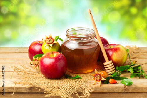 Plakat na zamówienie Honey, apple and pomegranate on wooden table