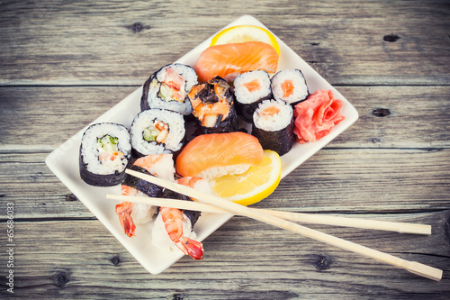 Naklejka samoprzylepna Zestaw sushi maki