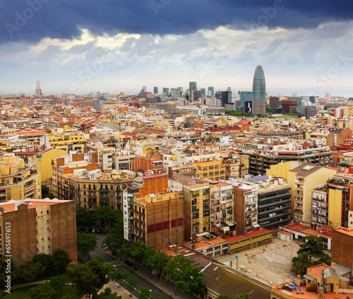 Board z aluminiowym obramowaniem Barcelona miasto od sagrada familia. 