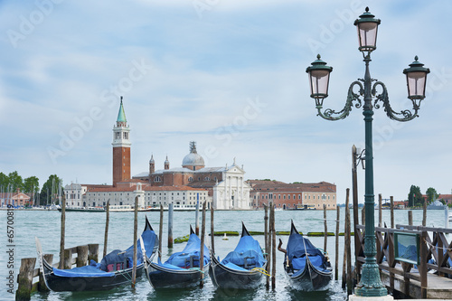 Naklejka na drzwi Gondolas floating in the Grand Canal, Venice, Italy