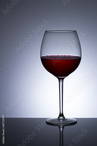 Naklejka samoprzylepna Czerwone wino w szkle