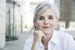 © bilderstoeckchen - portrait einer 50 jährigen frau,grauhaarig