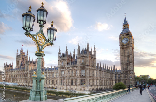 Obraz na płótnie canvas Big Ben i dom parlamentu w nocy