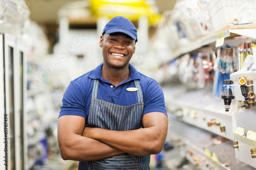 Fotomural afro american hardware worker with arms crossed