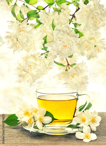 Naklejka na szybę tea cup with jasmine flowers