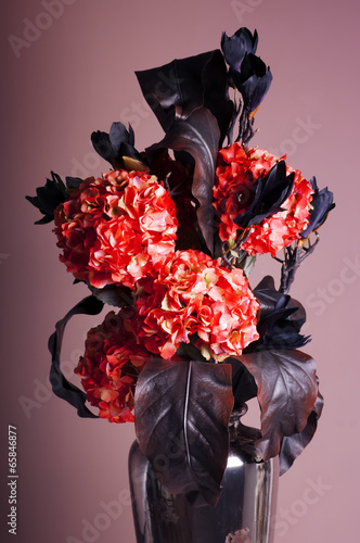 Obraz w ramie bouquet of red hydrangea and dark blue magnolia in a vase