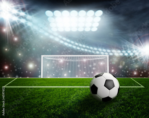 Board z aluminiowym obramowaniem Piłka nożna na arenie stadionu zielony