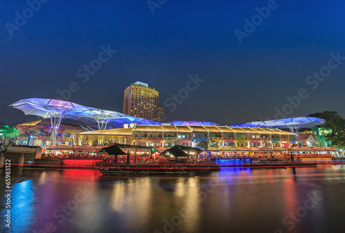 Plakat na papierze fotorealistycznym Clark nabrzeża singapore w nocy