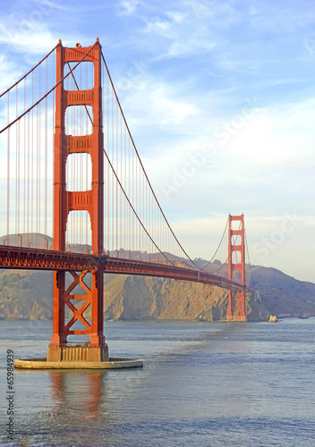 Board z aluminiowym obramowaniem Golden gate bridge w San Francisco, Kalifornia, usa