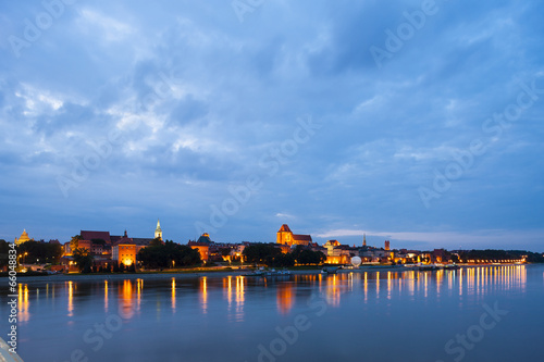 Plakat na papierze fotorealistycznym Stare miasto Torunia w nocy, kujawsko-pomorskie, polska