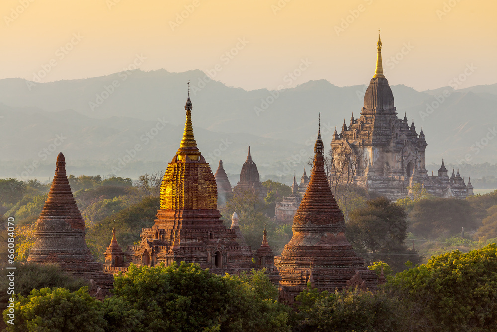 Many temple in Bagan Area , Myanmar. - obrazy, fototapety, plakaty 