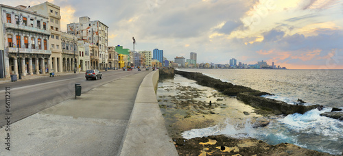 Board z aluminiowym obramowaniem Panorama nabrzeża Hawany