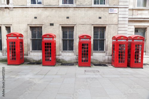 Fototapeta na wymiar rote Terlefonzellen in London