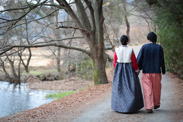 couple in koreandress ii