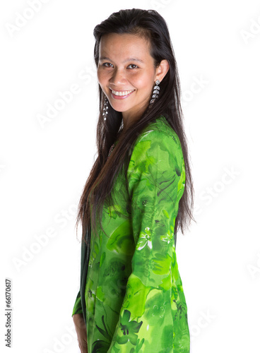 Fotografía Asian Malay woman in a green national Malaysian dress