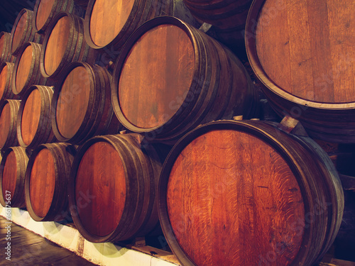 Fotoboard na płycie Rząd drewnianych beczkach portwine, porto, portugalia