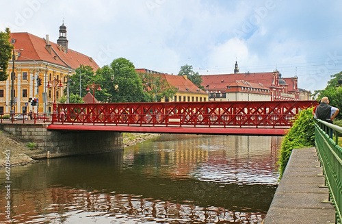 Naklejka dekoracyjna The cityscape with a bridge