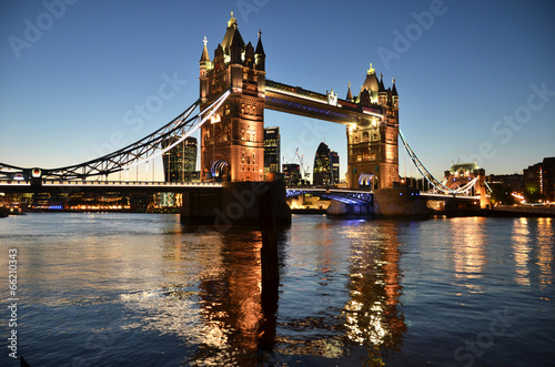 Naklejka samoprzylepna Tower Bridge w Londynie