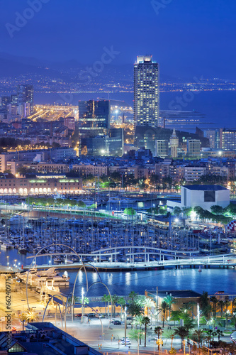 Board z aluminiowym obramowaniem Miasto barcelona w nocy